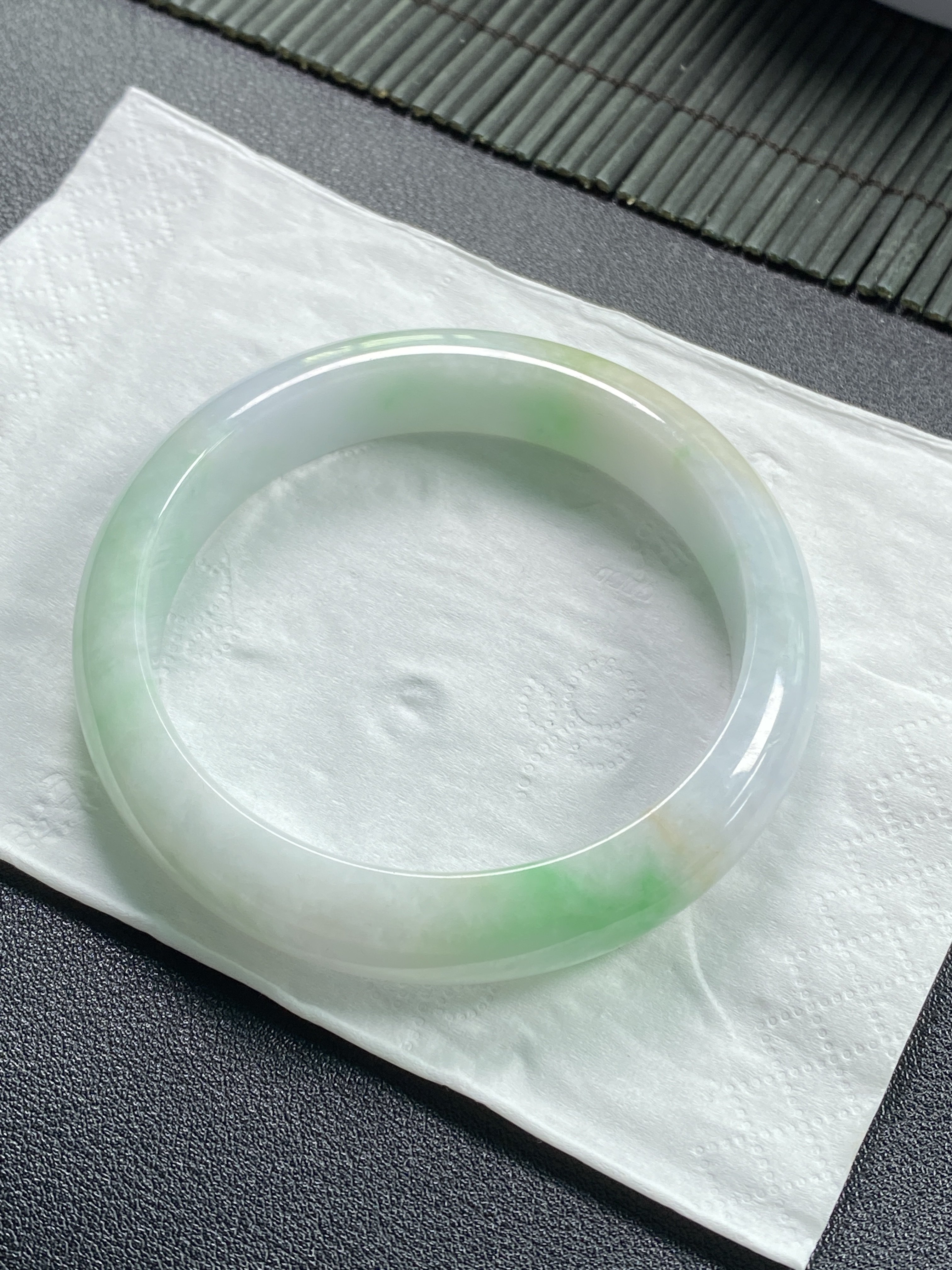60正圈 天然A货翡翠白底青手镯 掌宽80mm 证书编号8858