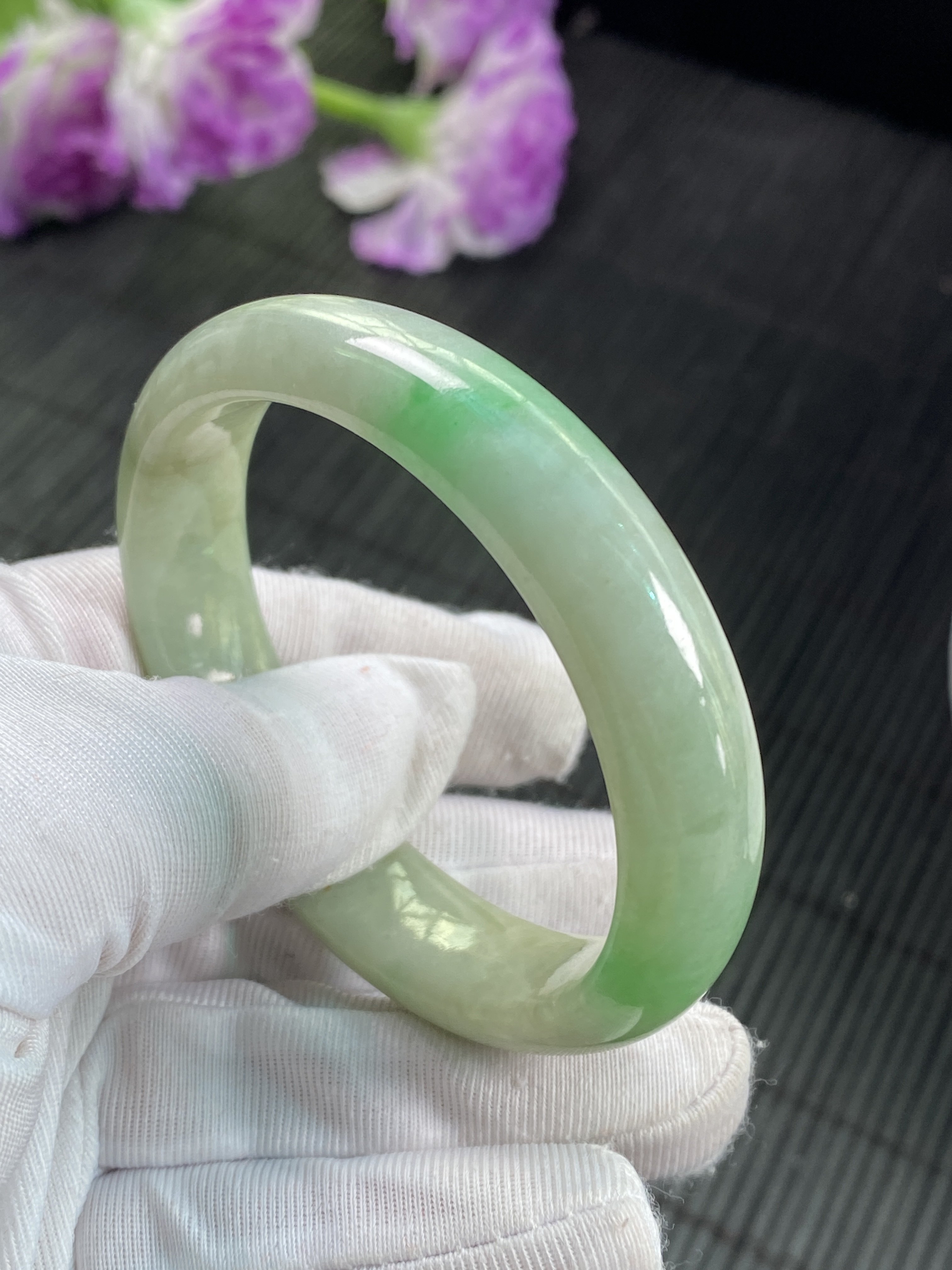 53圈口 天然A货翡翠阳绿飘花贵妃手镯 掌宽63mm左右戴 证书5140
