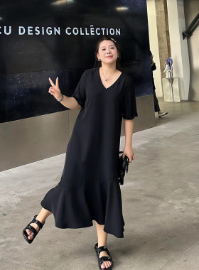大码女装遮肚子显瘦200斤夏装胖mm宽松过膝垂感长款v领鱼尾连衣裙