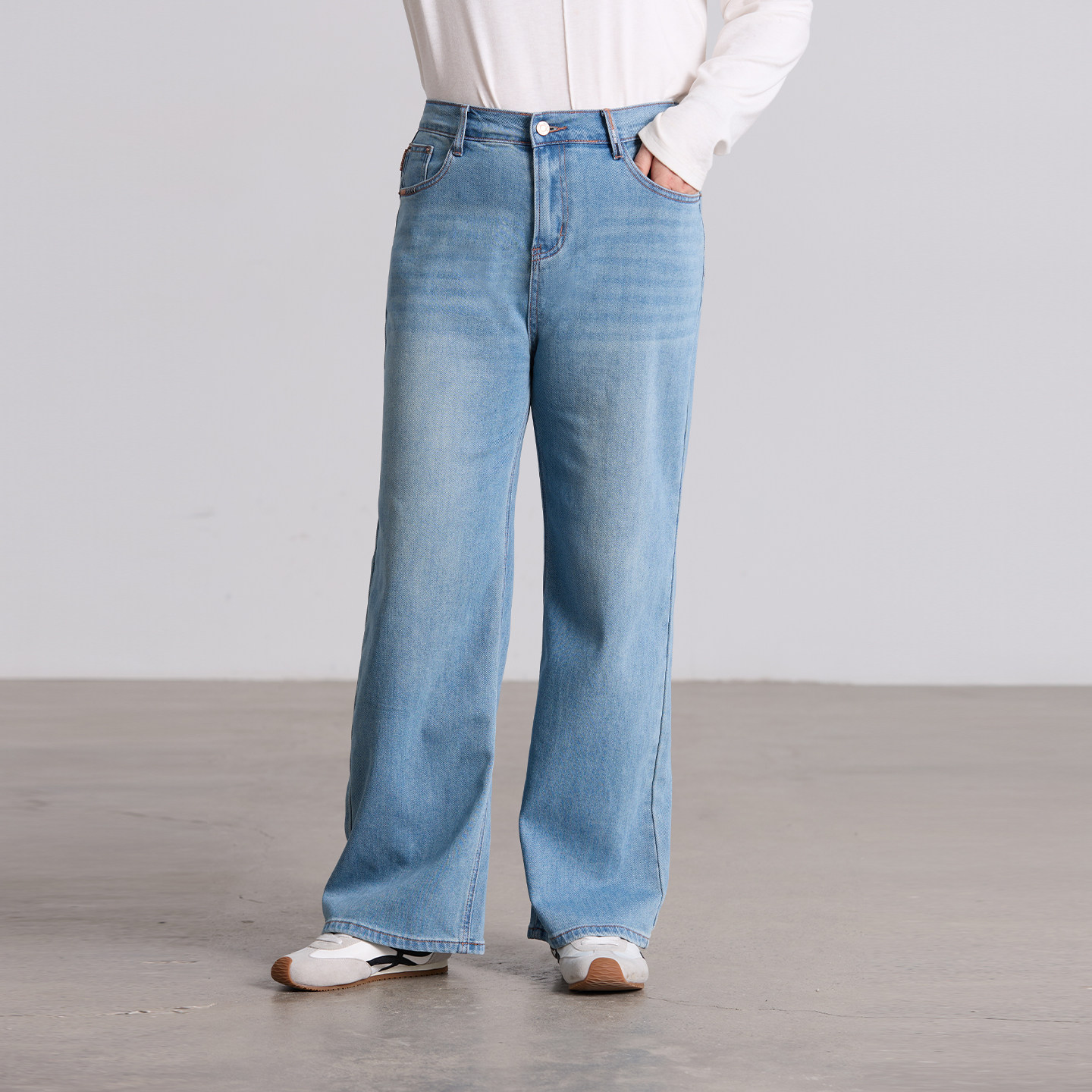 大码女装浅蓝牛仔裤2026春新款200斤胖mm高腰宽松直筒裤窄版阔腿