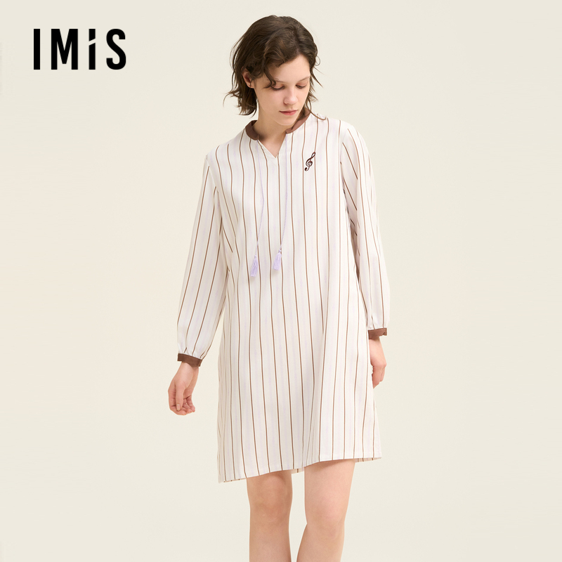 爱美丽海上钢琴师棉缎纹立领套头长袖睡裙IM44BUE1