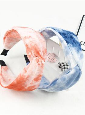 Fashioned hair clips, sweet, smooth colored cloth with a wid