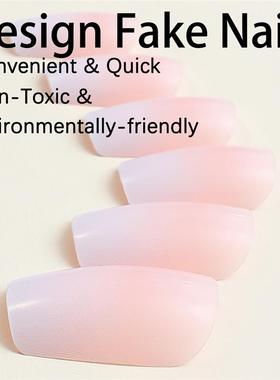 The French Gradually Long Girl wears a nail and wears a fake