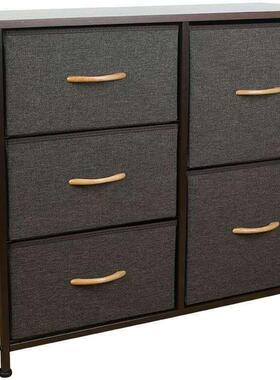 Repositor  s pocket receipt of items on the bedside. Multif