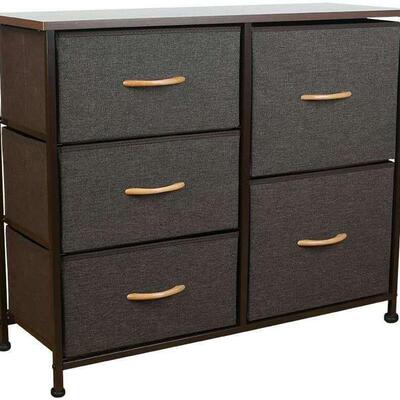 Repositor  s pocket receipt of items on the bedside. Multif