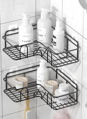 Toilet towels on the bathroom walls of the bathrooms are col