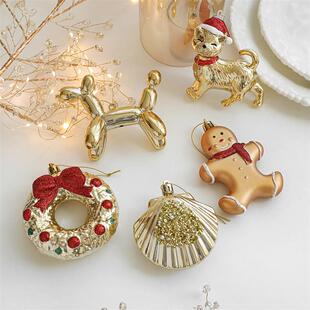 Gold-coloured sticky light plastics with a cartoon with a Ch