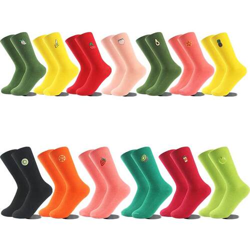 Autumn and winter are embroidered fruit and cotton socks.