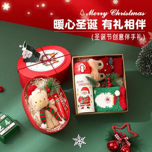 A gift box for company employees on Christmas Eve.