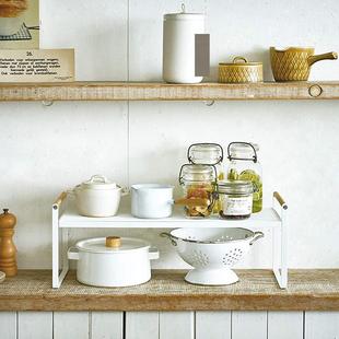 Kitchen table racks, sauce cabinets, lined up for a storage