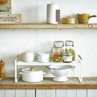 Kitchen table racks, sauce cabinets, lined up for a storage