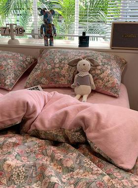 Three sets of tampons and velvet to keep them warm. Four set