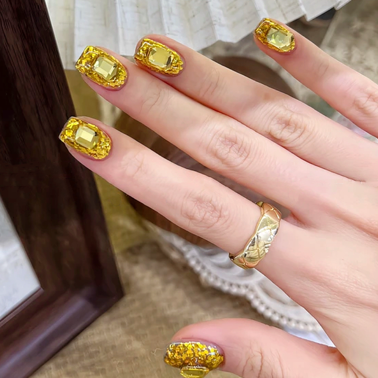 纯手工穿戴美甲短款成品显白高级爆闪发财黄金钻新年好运喜气富贵