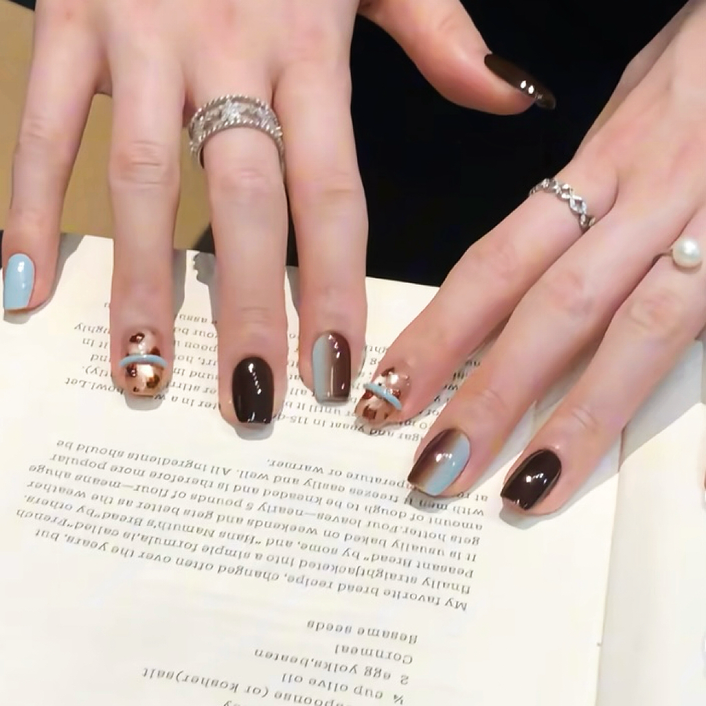 纯手工穿戴美甲短款成品美拉德色系秋冬显白猫眼咖啡拿铁棕蓝渐变