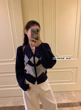 奈芙 十三行2026春季新款温柔气质挂脖针织衫两件套修身套装37560