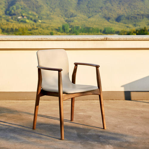 北欧黑胡桃扶手椅靠背舒适久坐