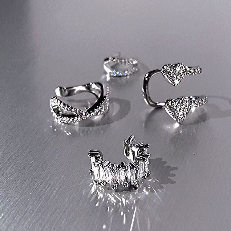 yyds闪到失焦!爱心满钻耳骨夹女