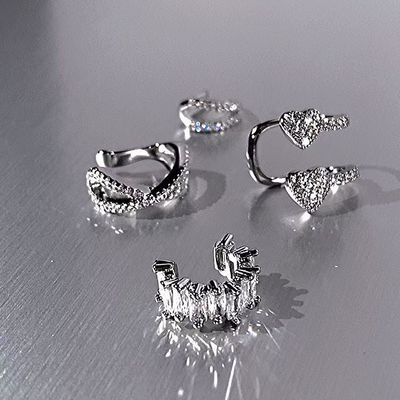 yyds闪到失焦!爱心满钻耳骨夹女