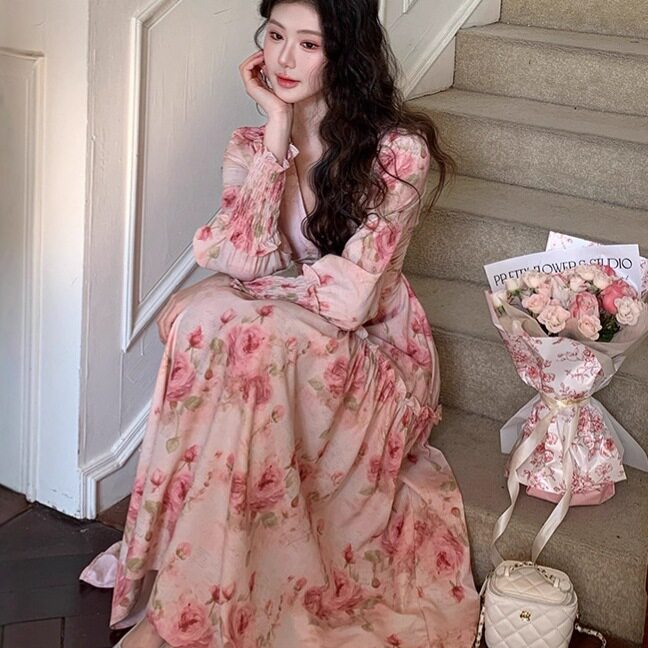 港风复古洋气约会英伦风减龄少女碎花连衣裙收腰修身大摆度假长裙