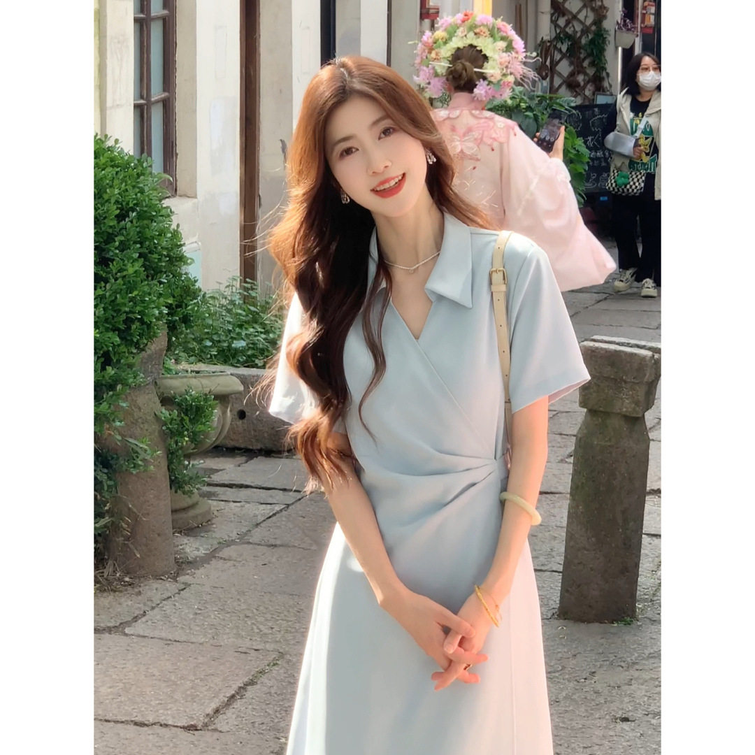 法式polo领短袖连衣裙女夏新款设计感开叉气质收腰显瘦纯色长裙子