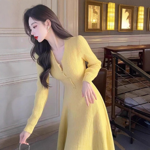 韩版黄色修身长袖针织连衣裙女秋季紧身气质长裙休闲收腰包臀裙子