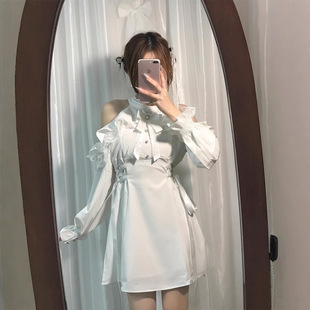 白色蕾丝拼接挂脖连衣裙女秋季收腰显瘦露肩长袖高级感a字短裙子