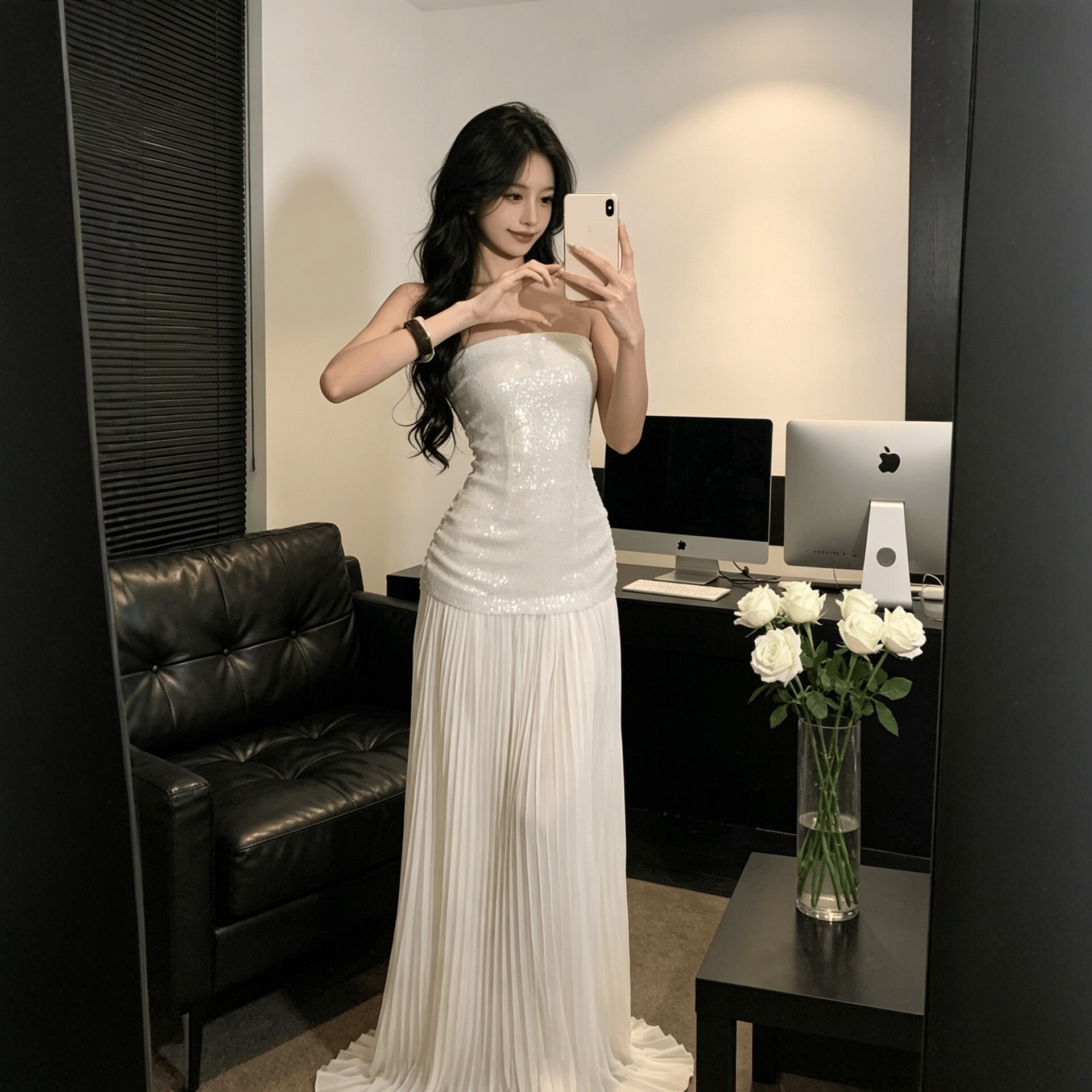 白色抹胸亮片长裙女2026新款修身显瘦气质礼服裙设计感鱼骨褶皱裙