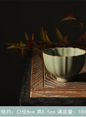 吴越秘色瓷六莲瓣花口杯