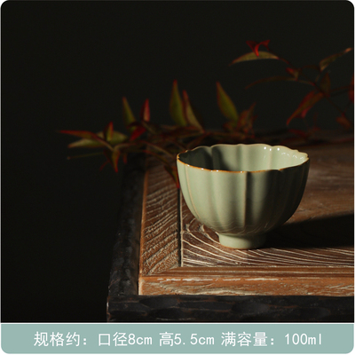 吴越秘色瓷六莲瓣花口杯