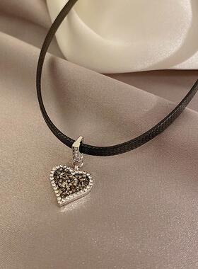 暗黑系~黑色镶皮绳爱心项链女轻奢小众设计感锁骨链网红同款颈链