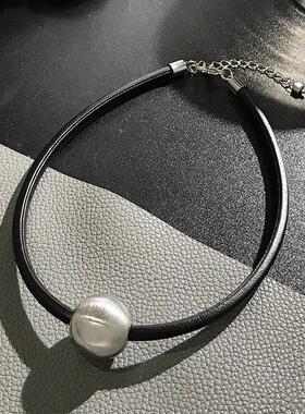 小众圆球颈链黑色皮绳choker项圈皮质轻奢高级感锁骨链女项链配饰