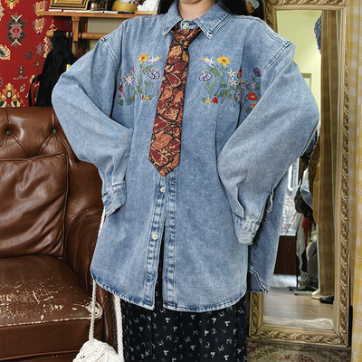 【十万八万】复古刺绣浅色牛仔衬衫女春秋外套宽松设计感衬衣上衣