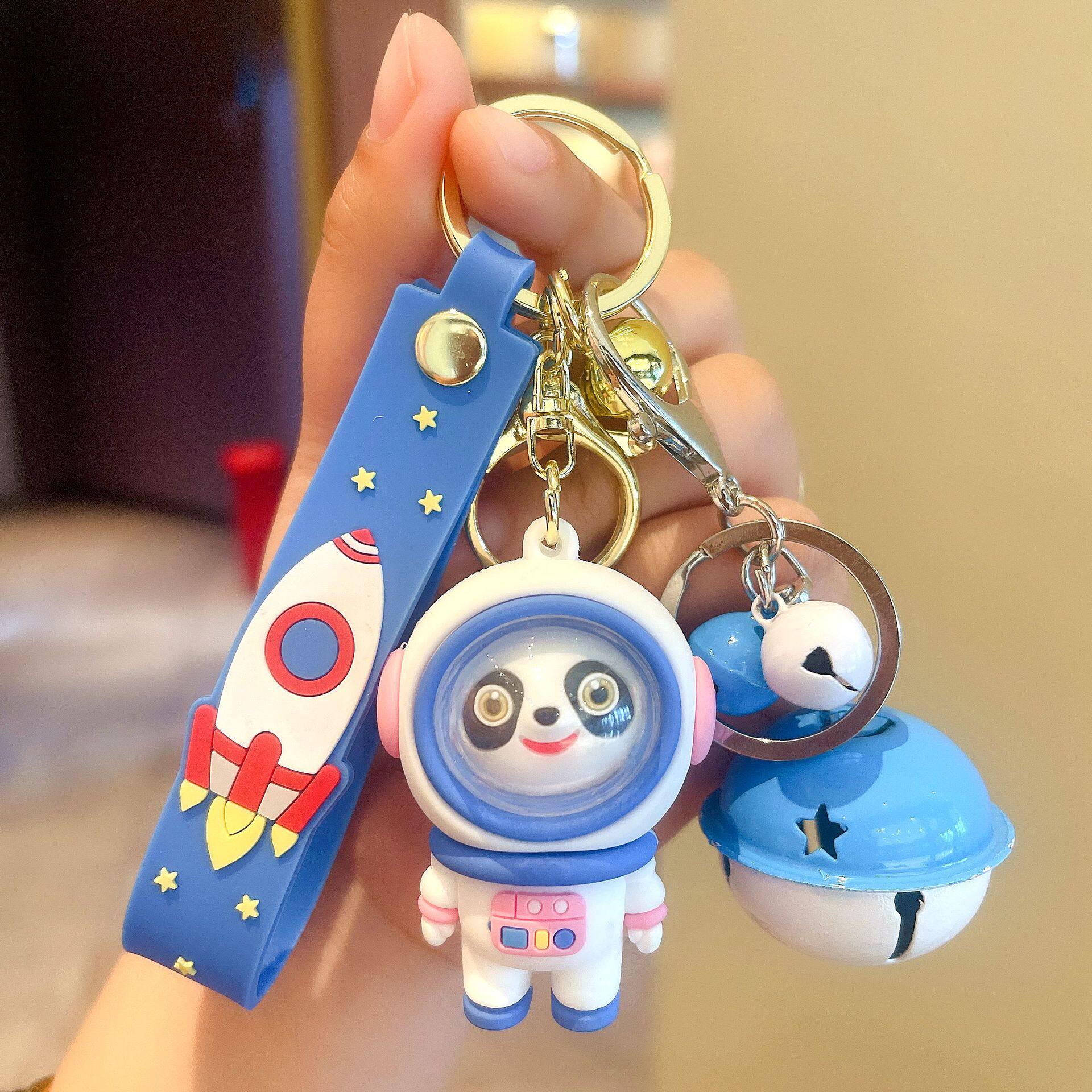 新款太空熊猫钥匙扣国潮个性可爱书包挂件汽车挂饰男女学生礼物链