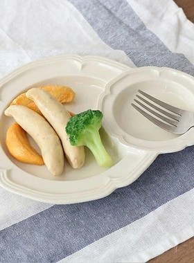 代购日本制濑户烧陶瓷盘带酱料碟双盘合并花朵形状加厚盘子侧凹槽