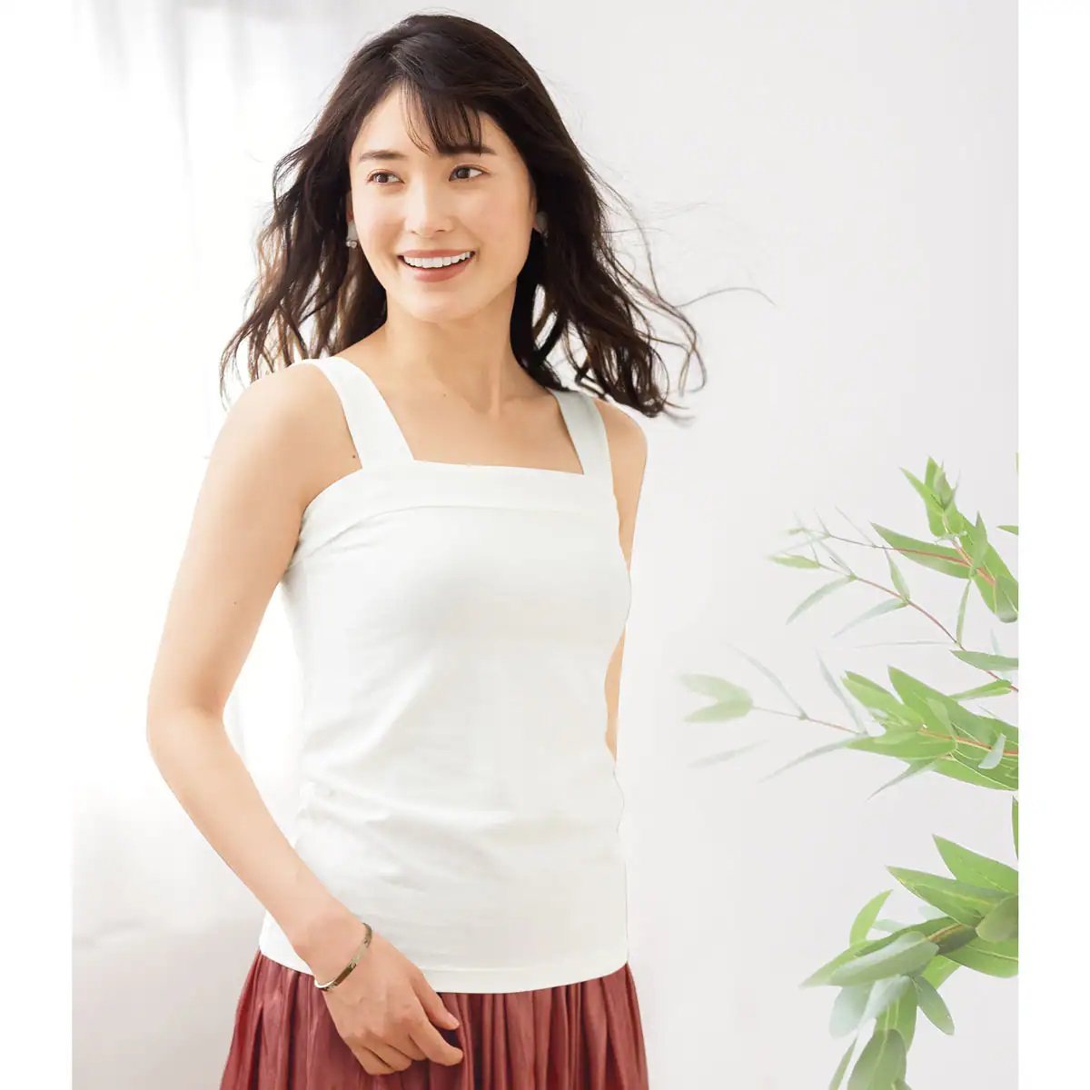 日本代购cecile宽肩带方形领平领防走光遮副乳背心搭配西装衬衫