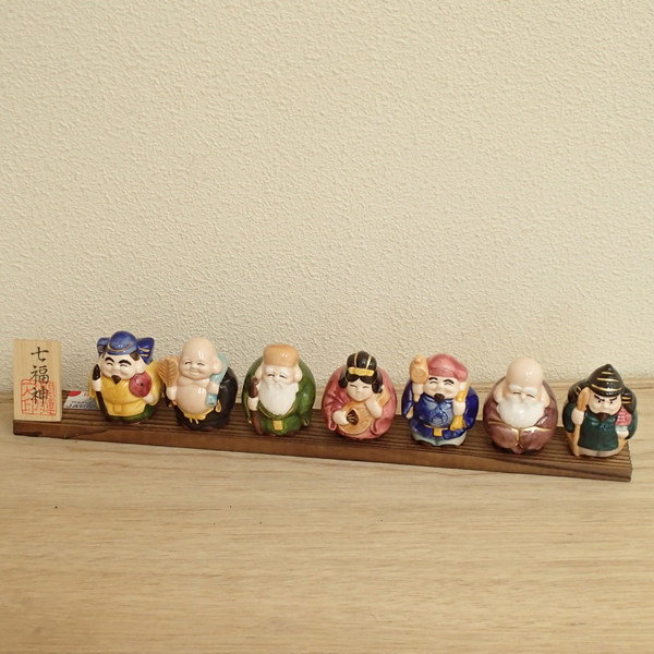 日本代购濑户烧日本制彩釉陶瓷七福神摆件 附台 缘起物