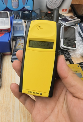 爱立信 GF768 原装库存未用 经典下翻盖 全新实拍图 移动卡正常用