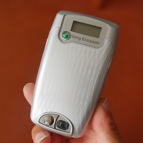 索尼爱立信Z600库存未用经典翻盖机 功能正常没后盖便宜处理