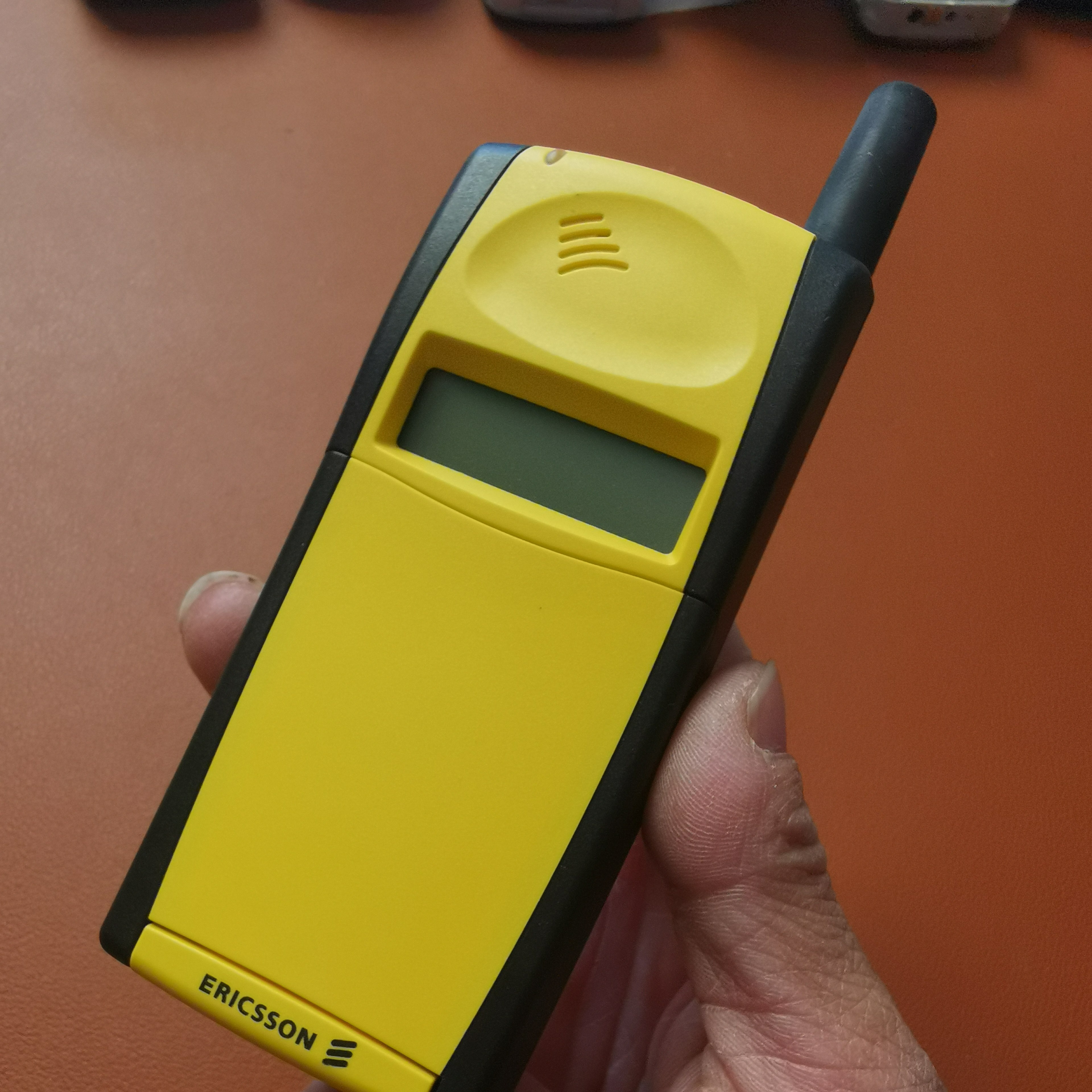 索尼爱立信 GF768 实拍图 库存原装 经典下翻盖