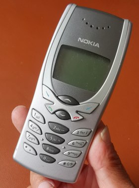 诺基亚8250原装国行无拆功能好成色不错，实拍图