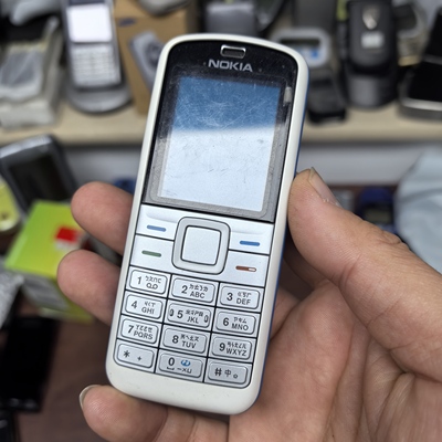 诺基亚 5070 原装库存机 小瑕疵。原膜 移动卡