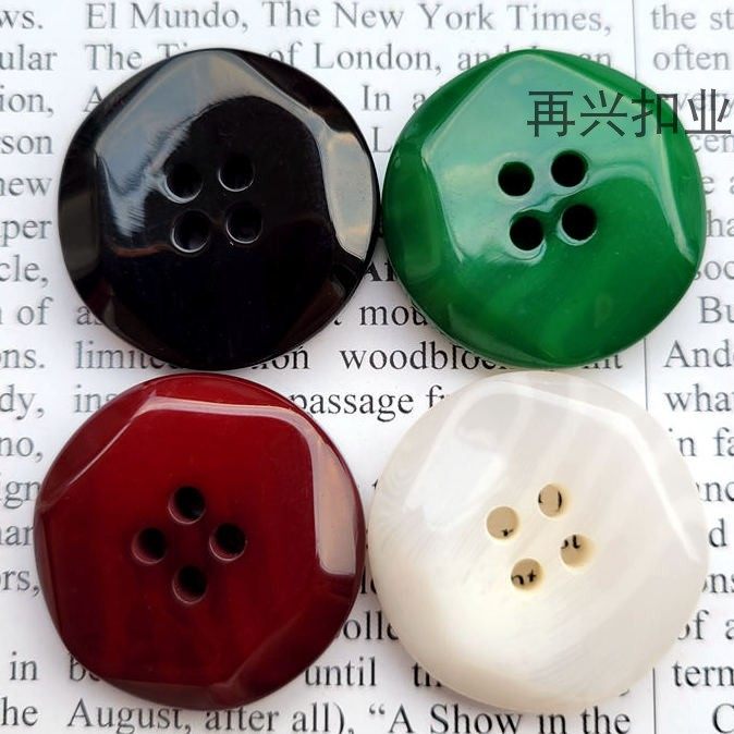 高档钮扣亮光绿色紫红米白色黑色四眼多边形个性纽扣百搭女装扣子