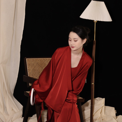 喵吉新中式高级感婚礼晨袍礼服小众新娘睡袍红色结婚睡衣情侣女秋 - 封面