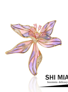 法式珐琅彩鸢尾花胸针女高级感胸花小众气质时尚西装大衣别针配饰