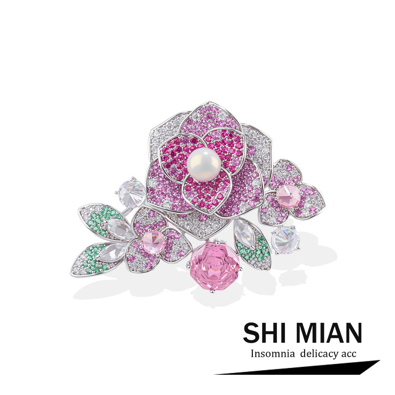 新品微镶粉锆玫瑰山茶花胸针女高档精致时尚百搭西装大衣胸花别针