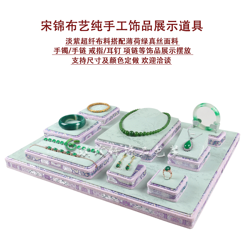珠宝文玩古法金手链串摆放直播间