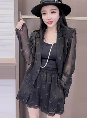 小心机设计感烫钻防晒薄款长袖西装外套短裤透视套装女2025夏季新