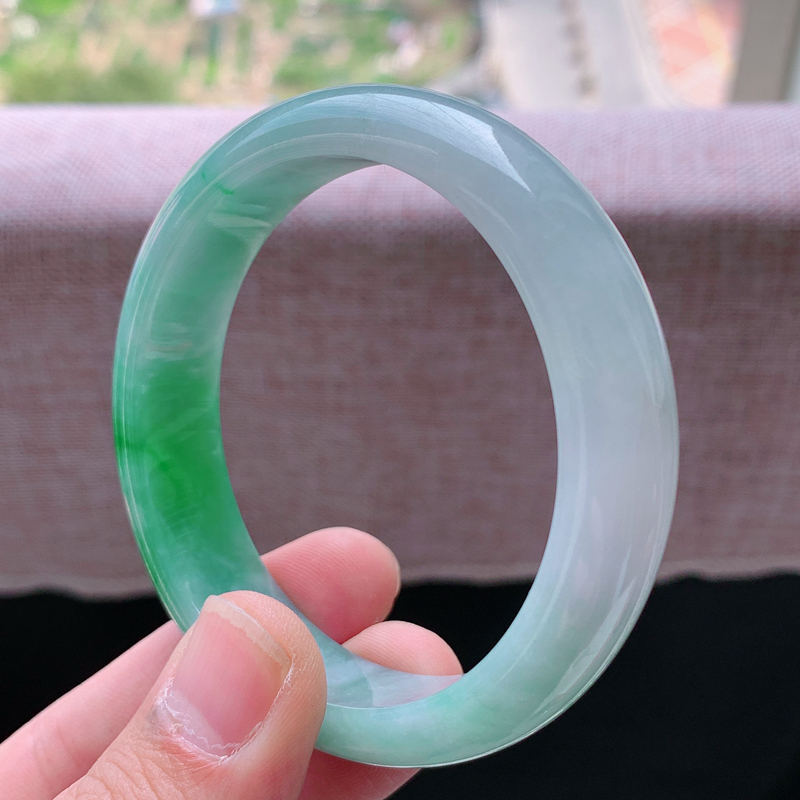 周大f福手镯女缅甸天然翡翠飘花冰糯种浅绿满绿阳绿圆条贵妃玉镯