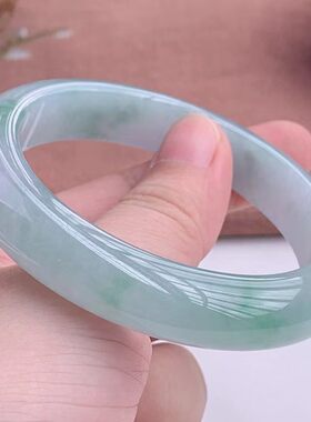 周大f福白底青飘花翡翠手镯糯冰种浅绿油青飘花镯子女阳绿玉手镯