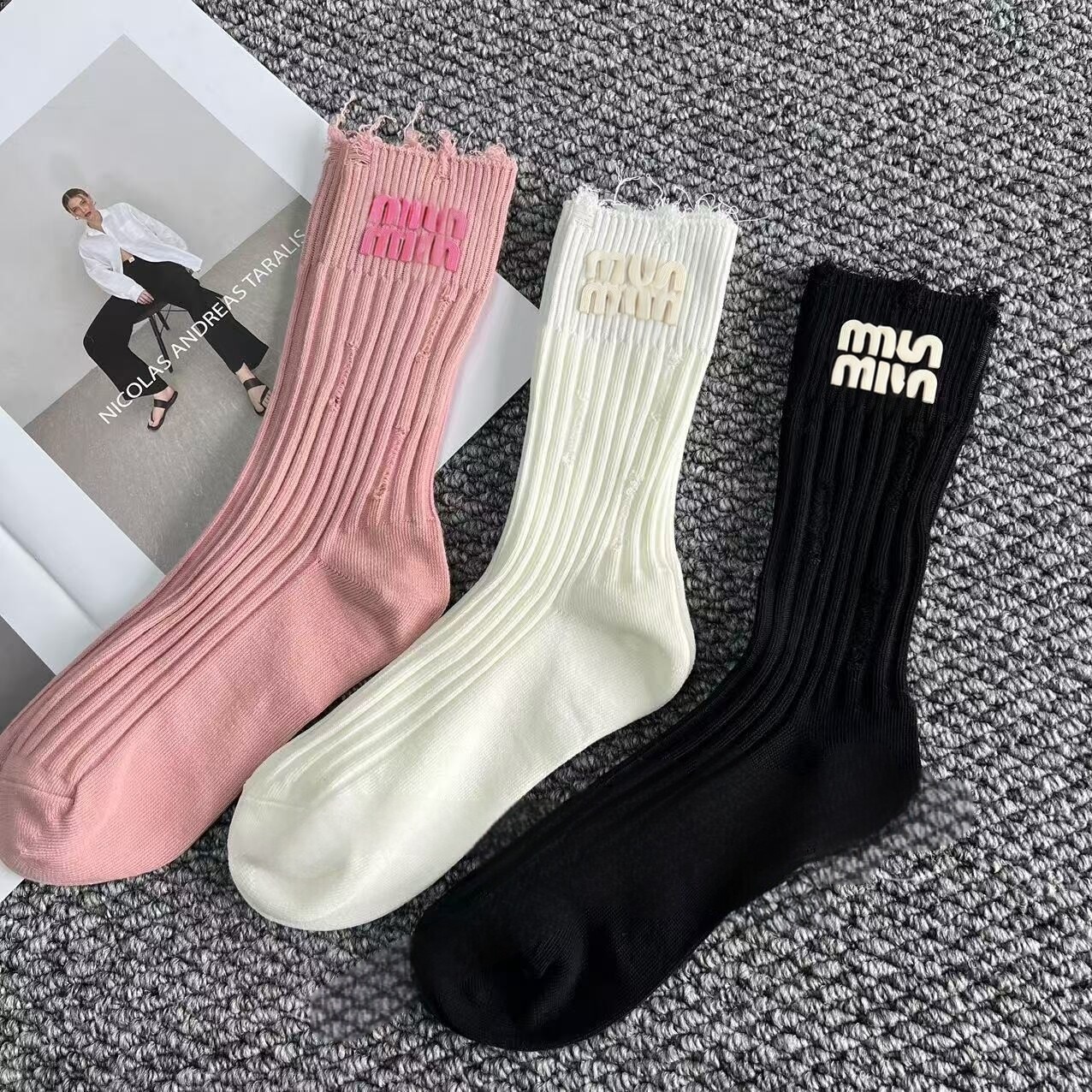 早春字母运动白袜子女ins网红甜美夏季长袜棉中筒堆堆袜竖条纹